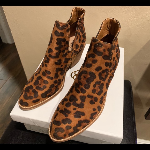 Beast BRAND NEW, IN BOX Cheetah BOOTIES - Picture 2 of 8